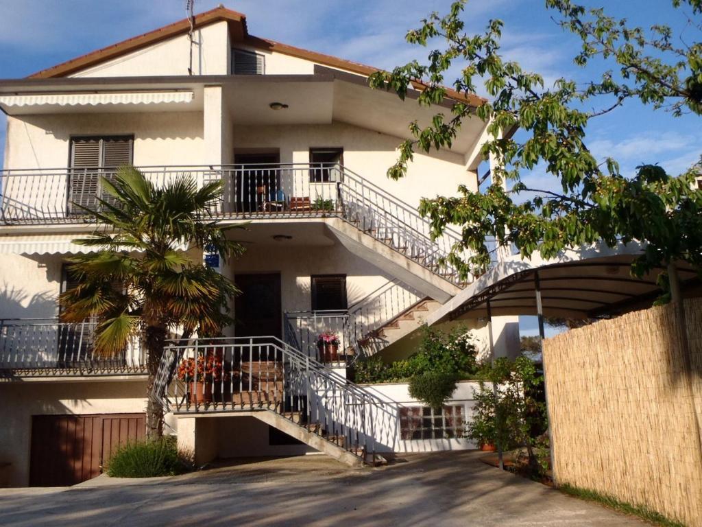 אומאג Apartments Jurisevic מראה חיצוני תמונה