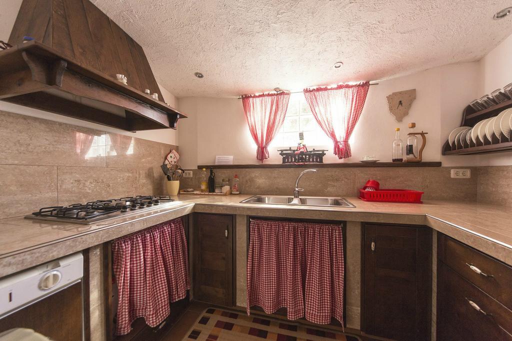אומאג Apartments Jurisevic מראה חיצוני תמונה