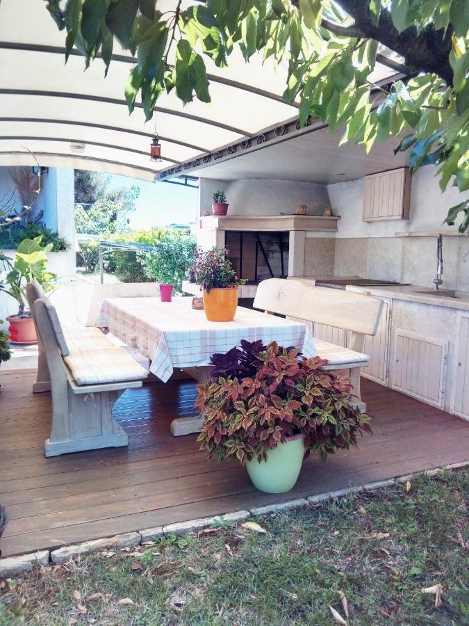 אומאג Apartments Jurisevic מראה חיצוני תמונה